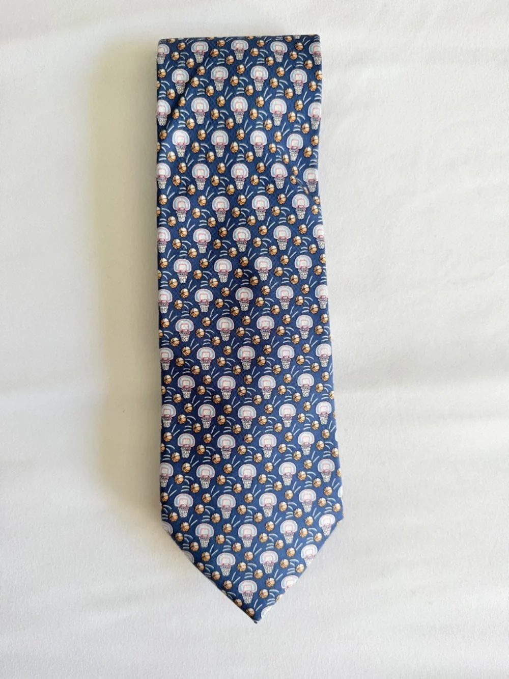 Vineyard Vines 100% Silk Basketball Hoop Sports Theme Navy Patterned Tie